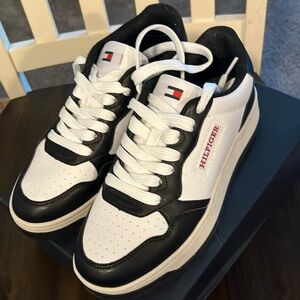 Tommy Hilfiger woman’s size 7m NWOT 🇺🇸